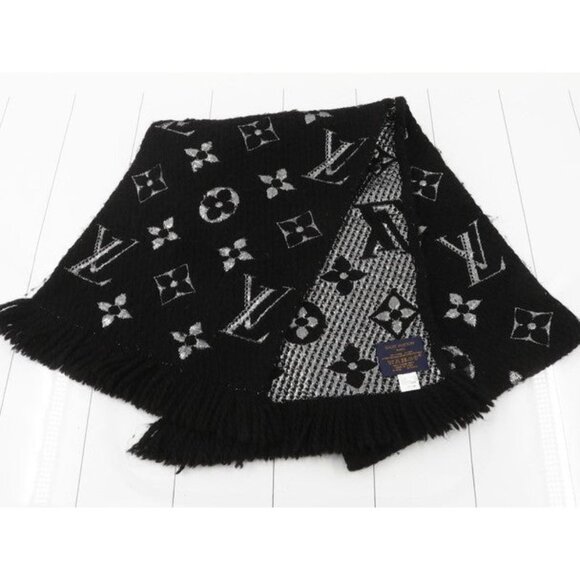 Louis Vuitton Monogram Wool Knit Scarf - Picture 2 of 5